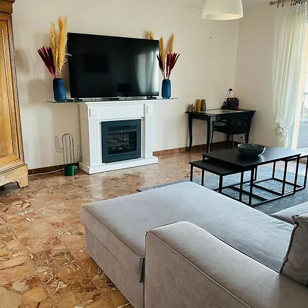 Bright Duplex - 360-degree View Of Apartment