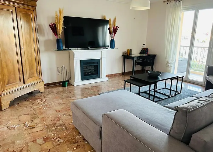 Bright Duplex - 360-degree View Of Apartment