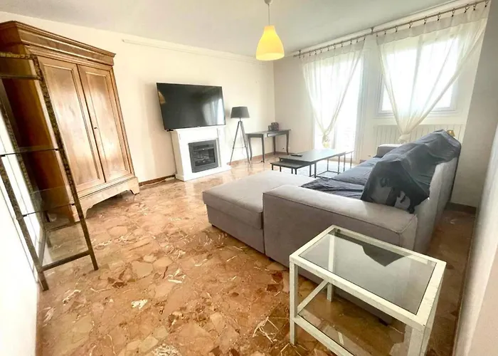 Bright Duplex - 360-degree View Of